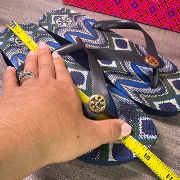 Tory Burch Geometric Flip Flops size 8.5-9 - Picture 7 of 9